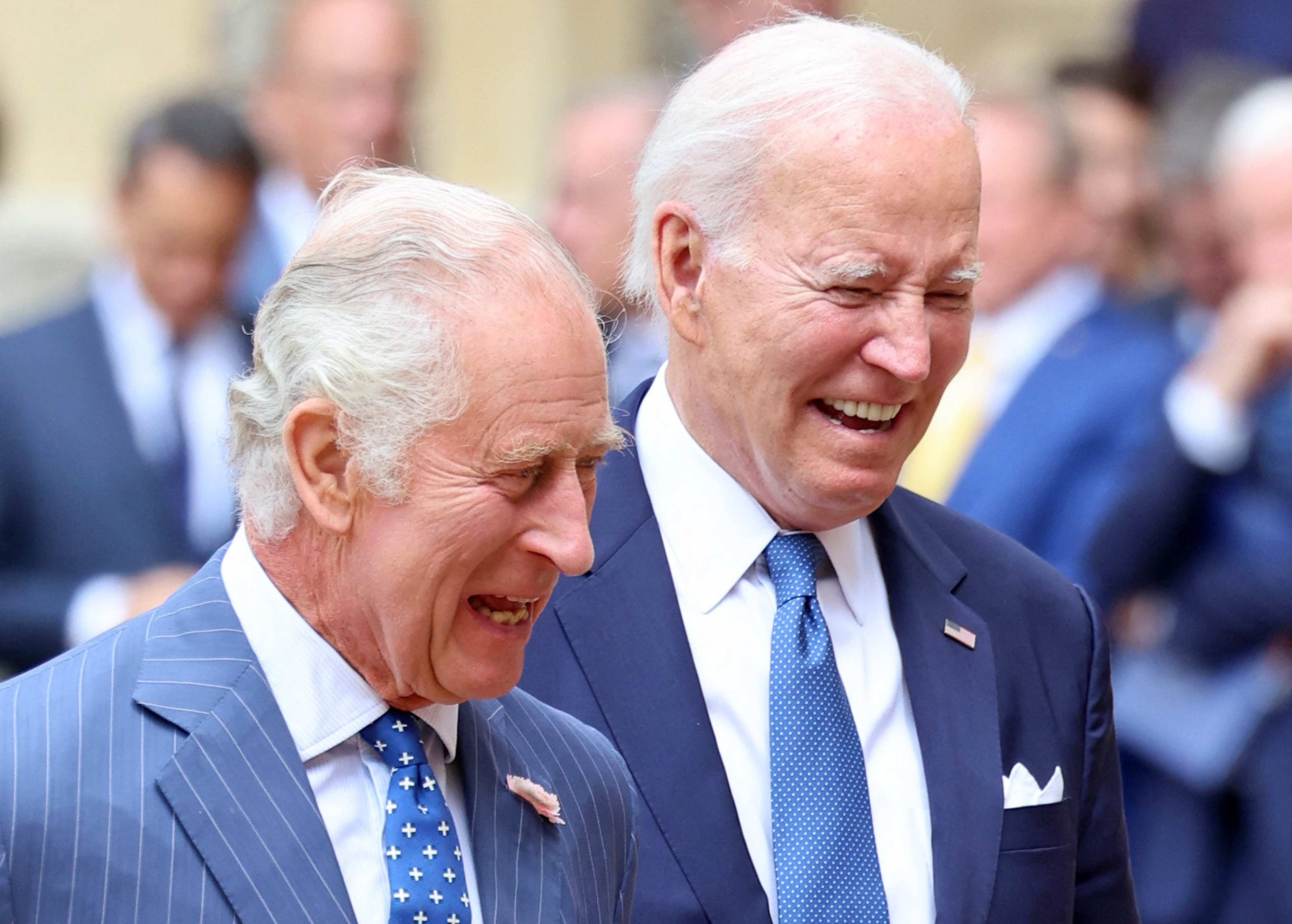 En fotos: acusan a Joe Biden de violar el protocolo real al reunirse con el rey