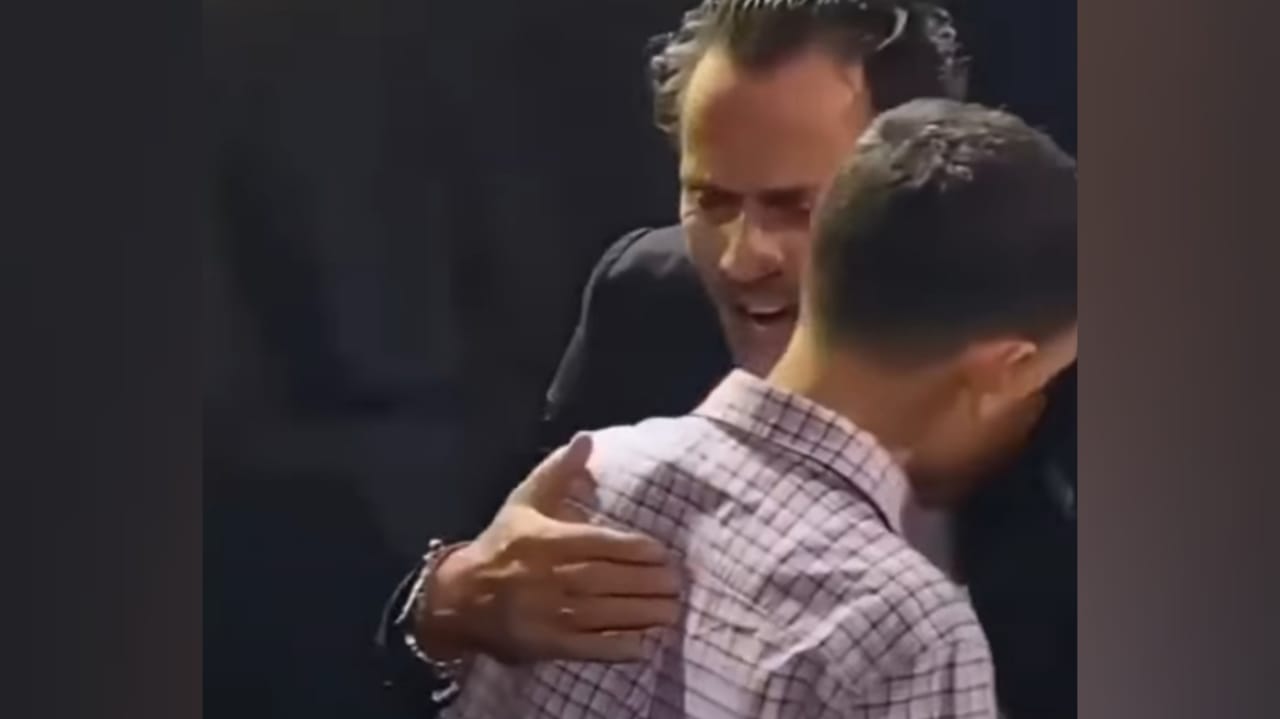 Video: el noble gesto de Marc Anthony con un niño ciego durante un concierto