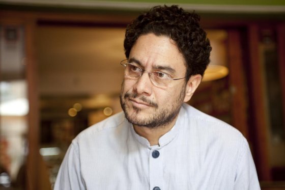 Presidente del Senado dice que autorizó viaje de Iván Cepeda a La Habana