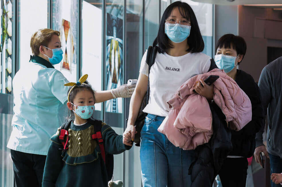 La historia de la brasileña que arrestaron por fingir que tenía coronavirus