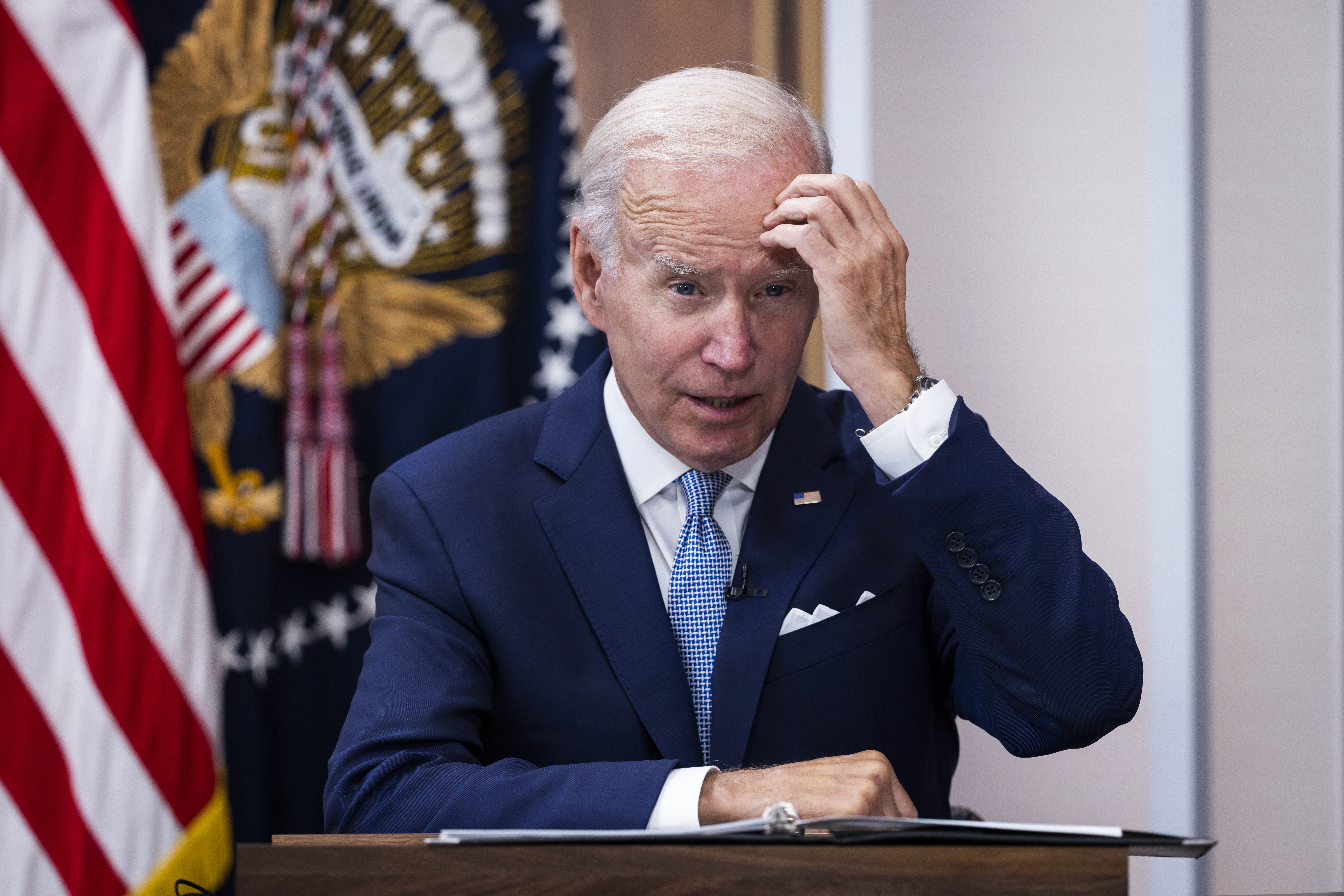 Washington (United States), 28/07/2022.- US President Joe Biden speaks with CEOs on the economy in the Eisenhower Executive Office Building in Washington, DC, USA, 28 July 2022. The gross domestic product (GDP) decreased at an annual rate of 0.9 percent in the second quarter of 2022. Inflation numbers in the US are already at 40-year highs. (Estados Unidos) EFE/EPA/JIM LO SCALZO