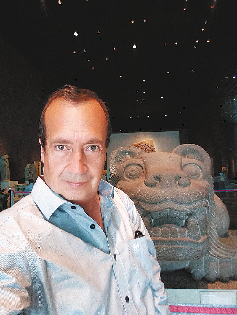 Alfonso Carvajal y el amor por la literatura en “Una novela posible”