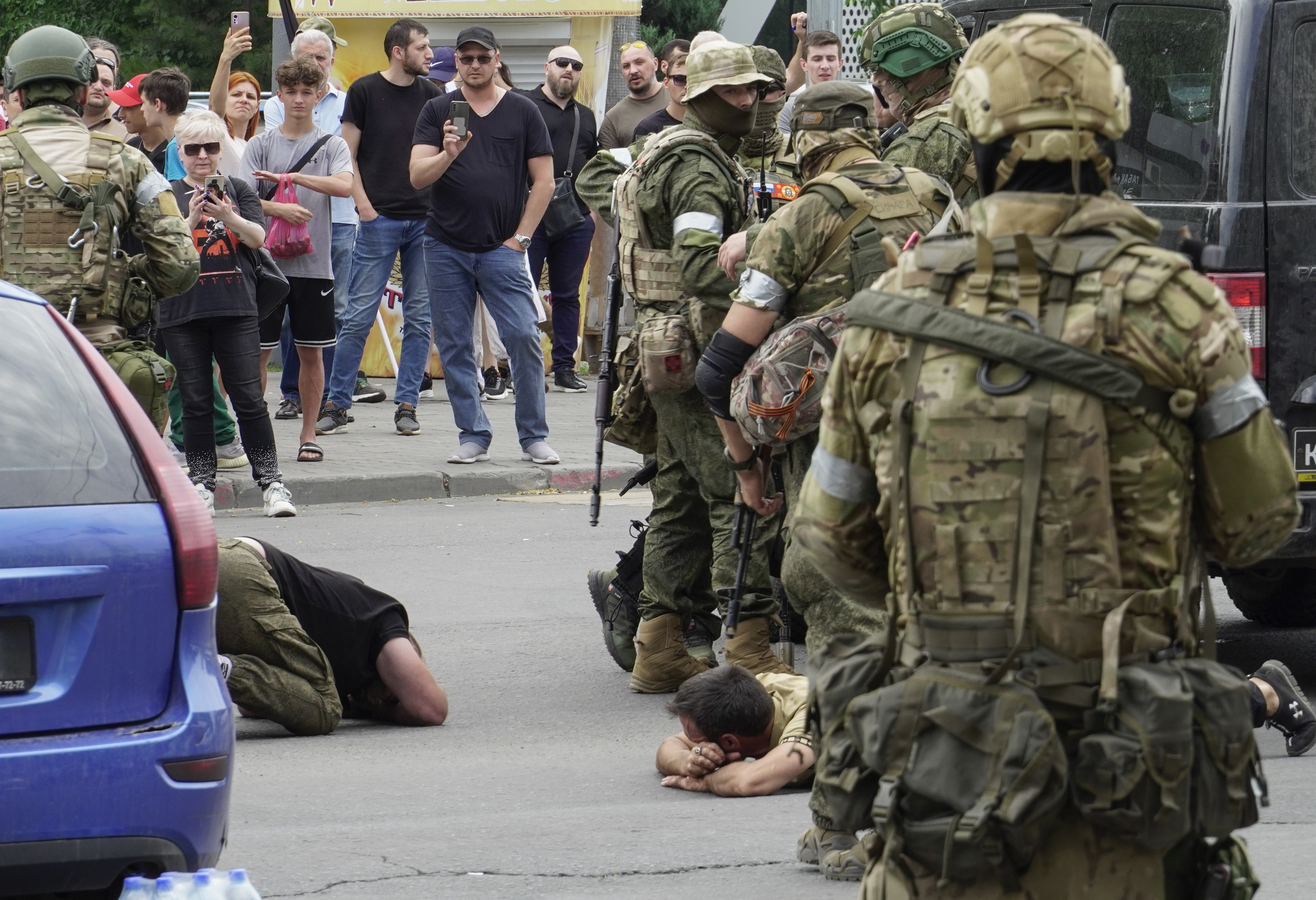 Rostov-on-don (Russian Federation), 23/06/2023.- Servicemen from private military company (PMC) Wagner Group detain some civilians as they block a street in downtown Rostov-on-Don, southern Russia, 24 June 2023. Security and armoured vehicles were deployed after Wagner Group's chief Yevgeny Prigozhin said in a video that his troops had occupied the building of the headquarters of the Southern Military District, demanding a meeting with Russia'Äôs defense chiefs. (Rusia) EFE/EPA/STRINGER