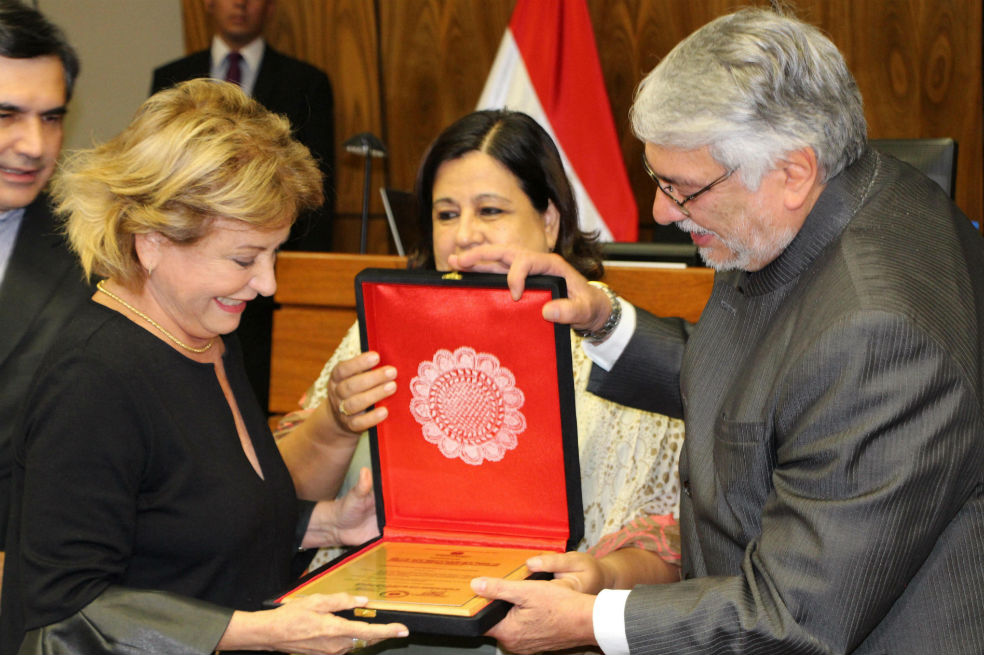 «Solo falta que vengan los homosexuales a casarse aquí», grita senadora en Paraguay