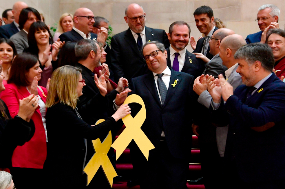 Sucesor de Puigdemont invita a políticos encarcelados a recuperar el cargo