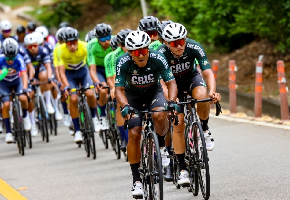 Ciclismo indígena en el podio: CRIC y Leison Maca hacen historia en el Clásico