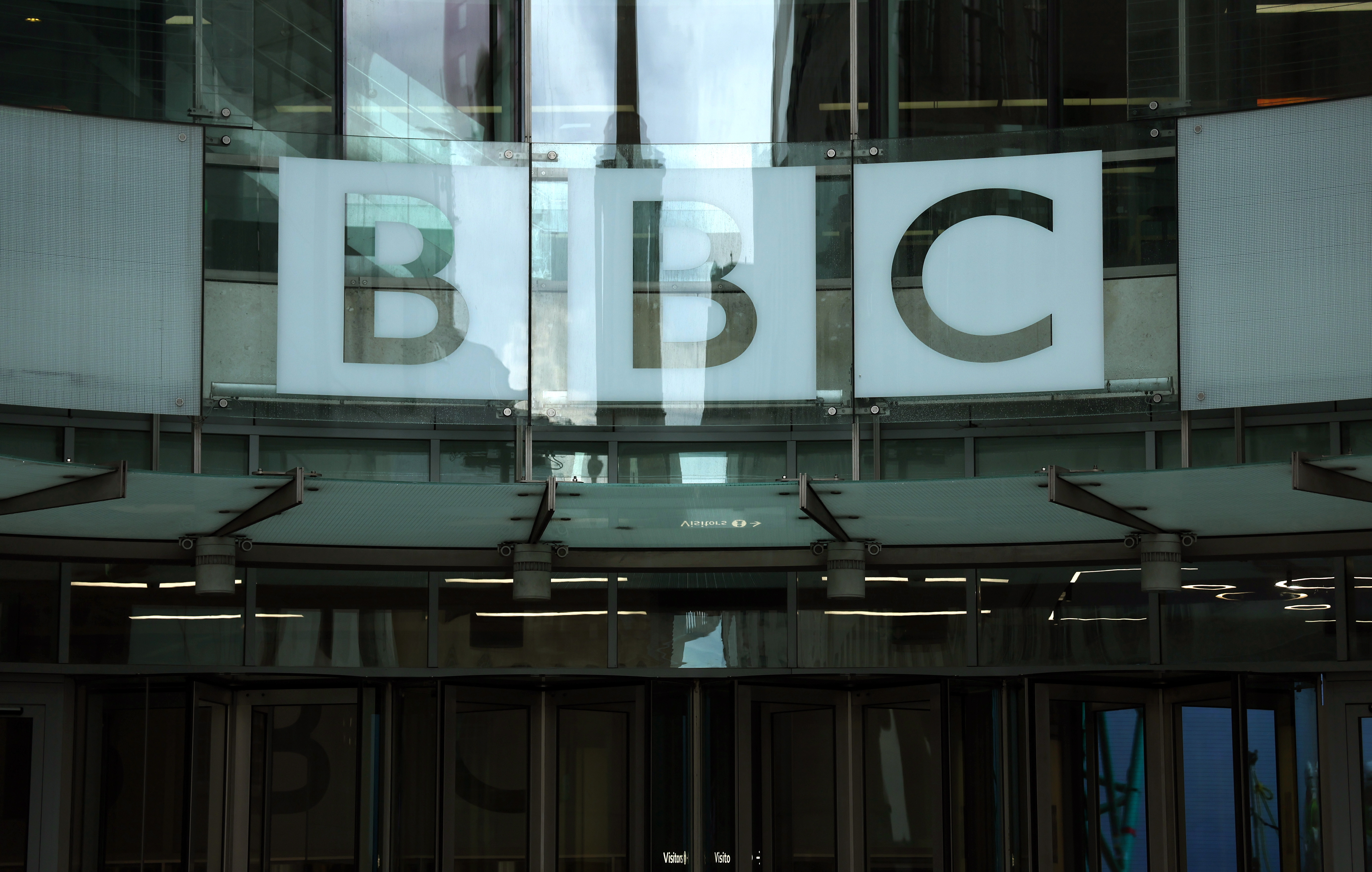London (United Kingdom), 08/07/2023.- The BBC (British Broadcasting Corporation) headquarters in London, Britain, 08 July 2023. The BBC has said it is taking seriously, allegations that one of its presenters paid a teenager for sexual images. The presenter has, according to the Sun newspaper, been taken off air. (Reino Unido, Londres) EFE/EPA/ANDY RAIN