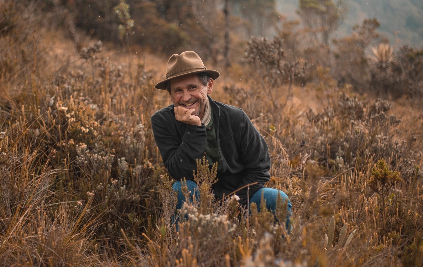 Julio Betancur, director del Herbario Nacional Colombiano, uno de los personajes del documental.