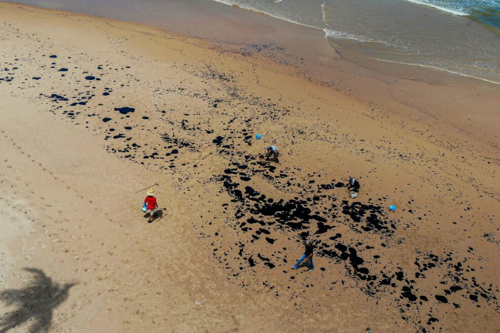 Desastre en Brasil: 268 playas afectadas por un misterioso derrame de petróleo