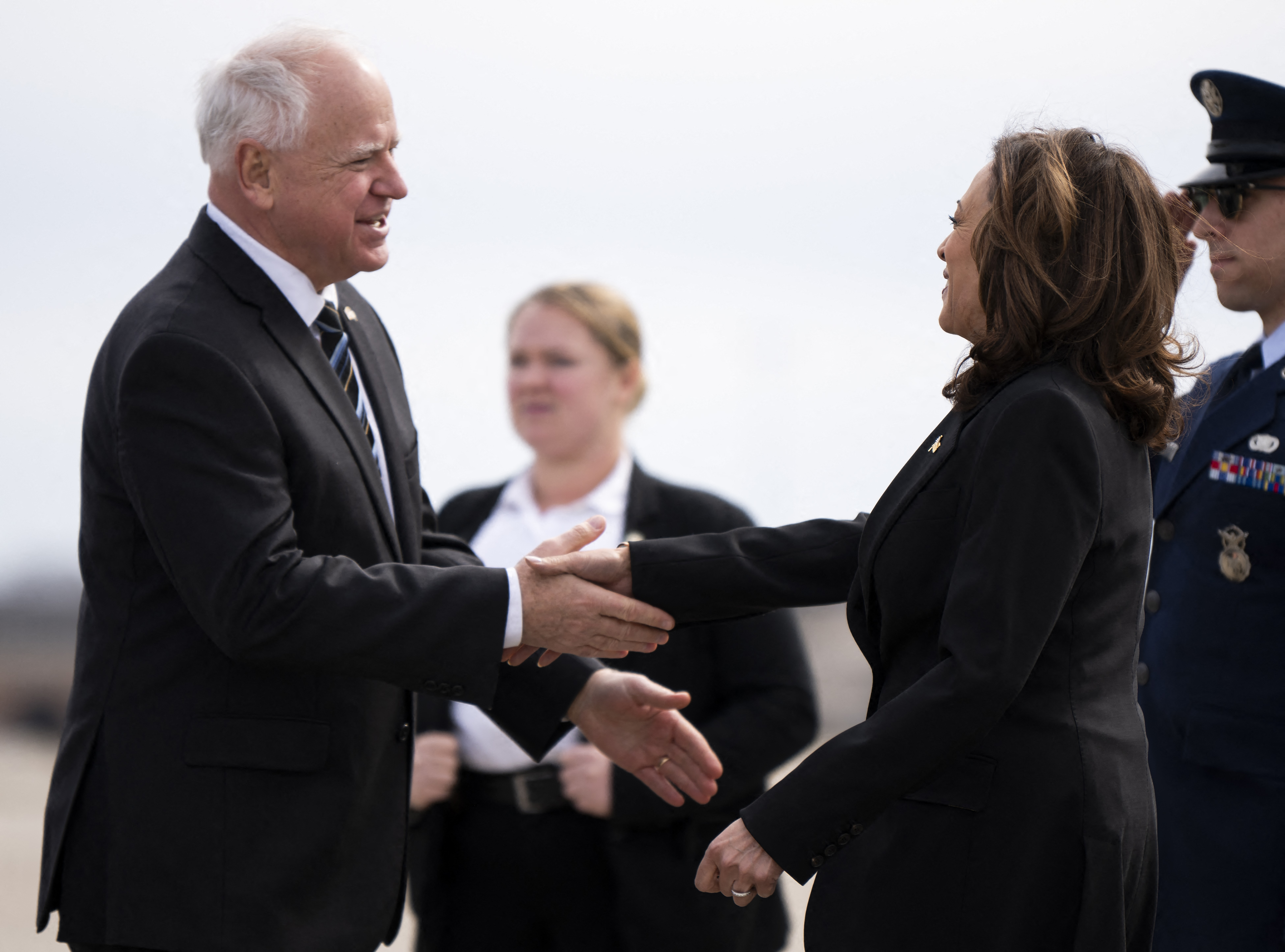 Tim Walz, el profesor, entrenador y pro-aborto que acompaña a Kamala Harris