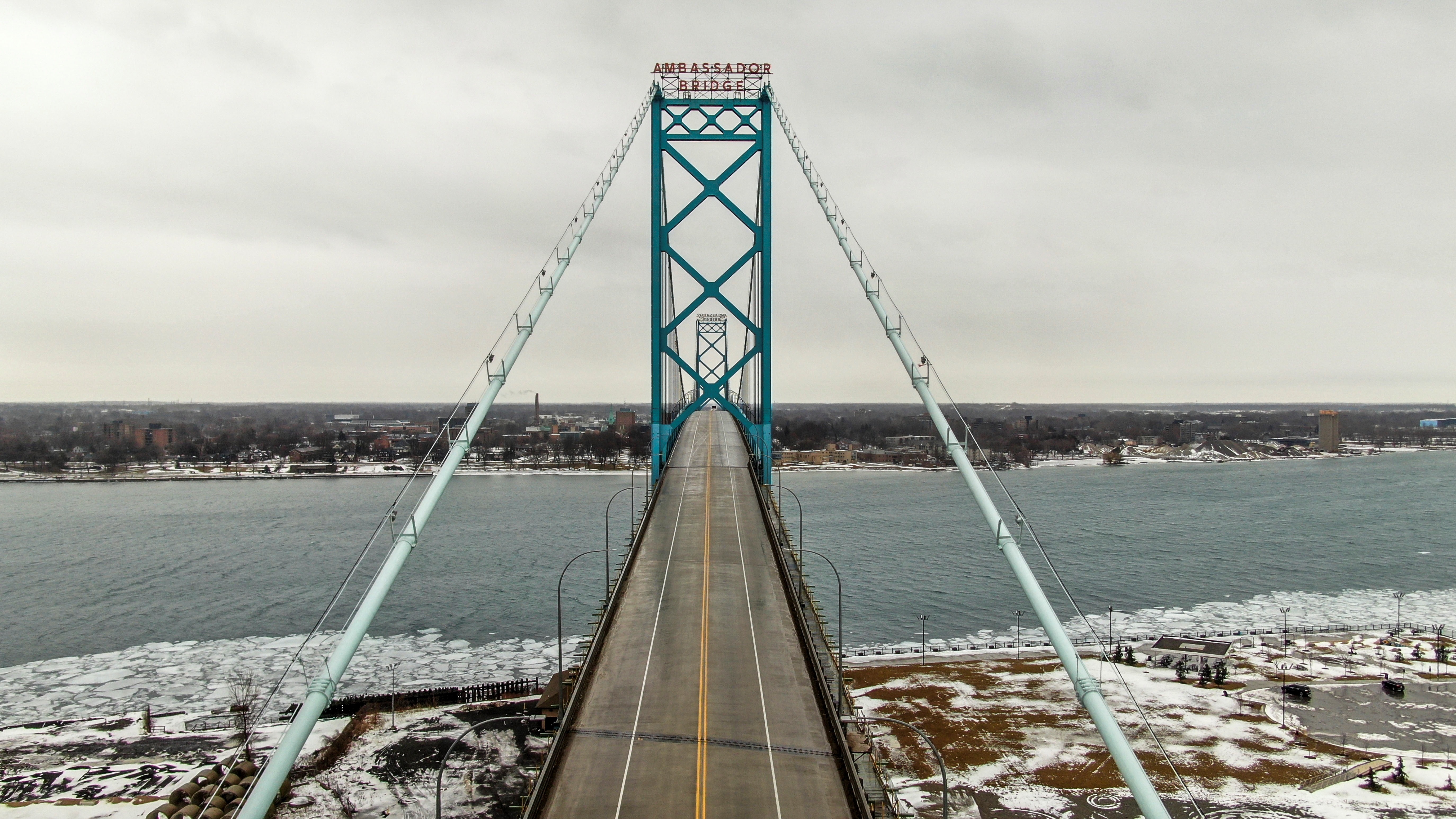 Paro por medidas anticovid: sigue el desalojo en la frontera de Canadá con EE.UU.