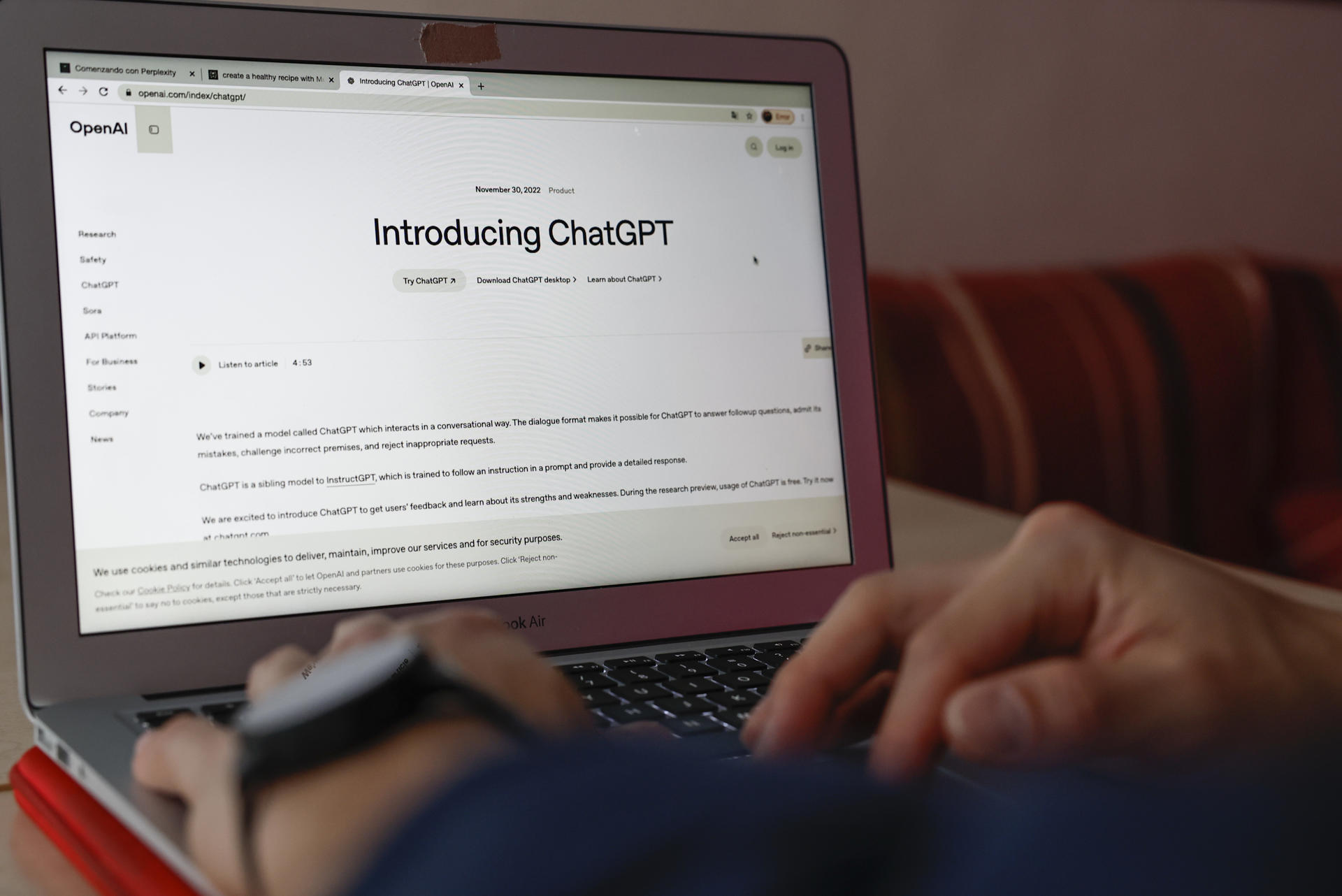 ChatGPT y otros robots de IA son ahora la fuente de información de los jóvenes