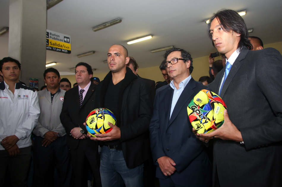 Santa Fe y Millonarios rinden tributo a hincha asesinado