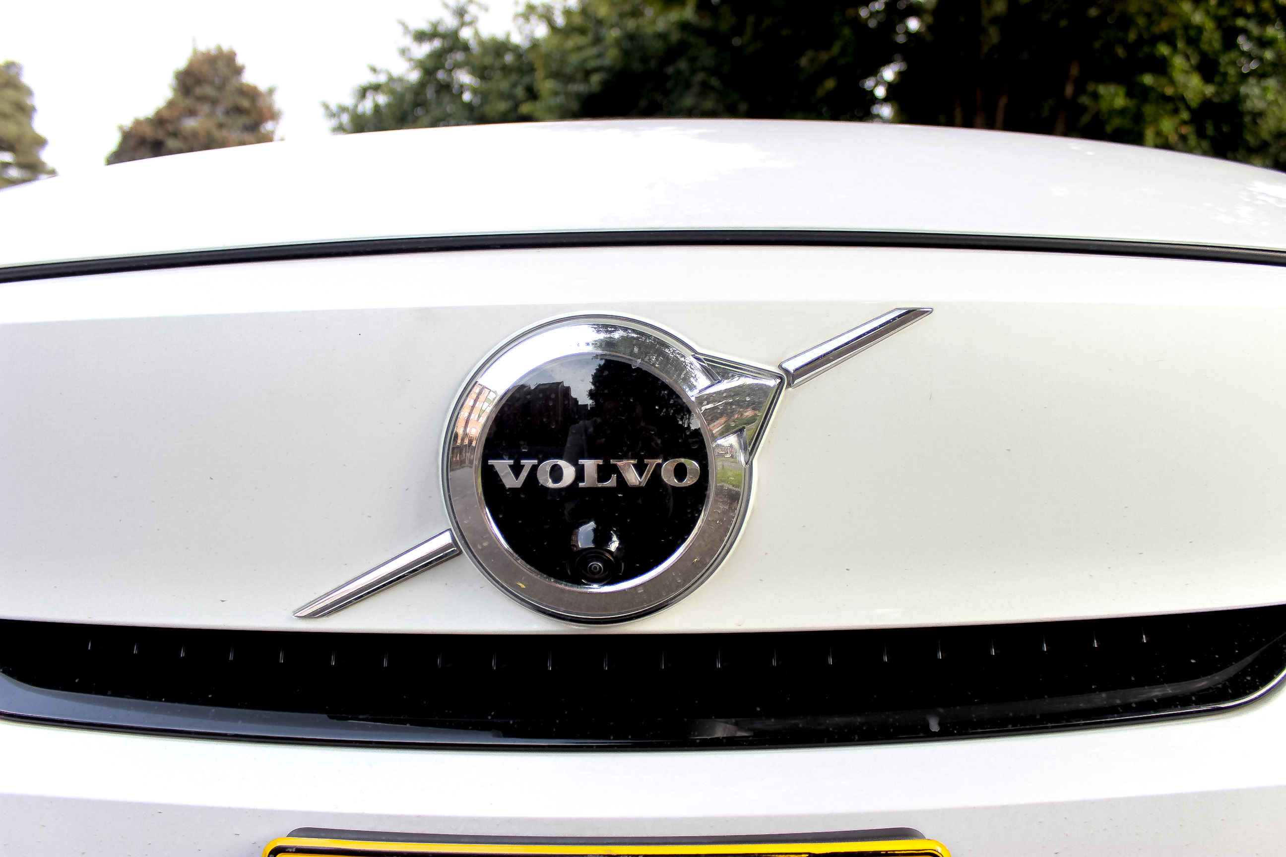 Volvo produce su último automóvil con motor de diésel