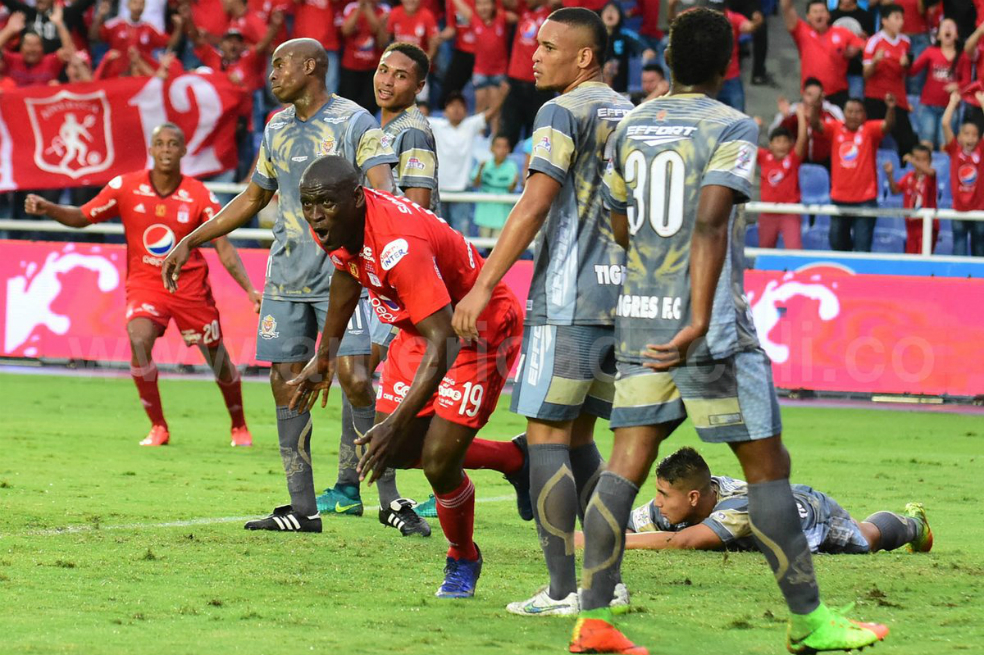 América, fuera de la zona de descenso y cerca de la clasificación