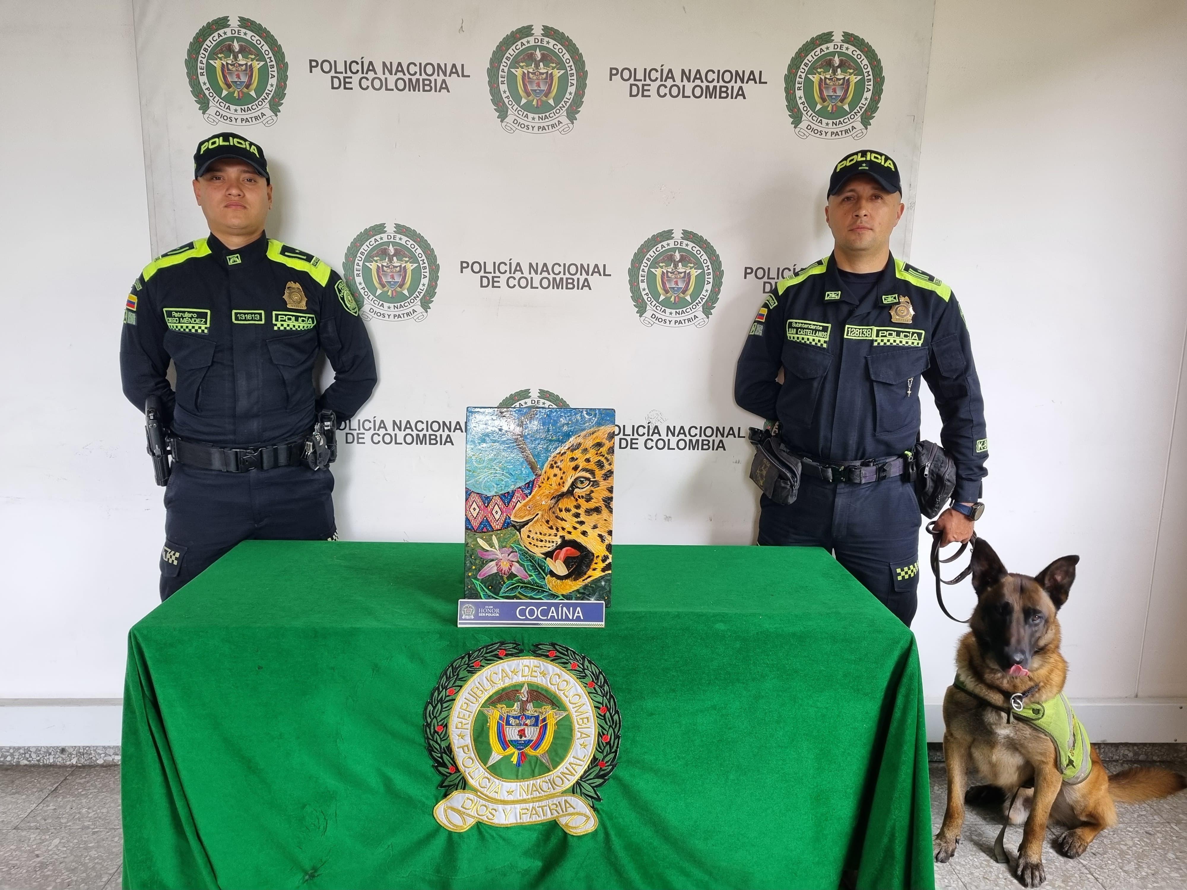 Incautaron 4 kilos de cocaína que pretendían ser enviados en una pintura