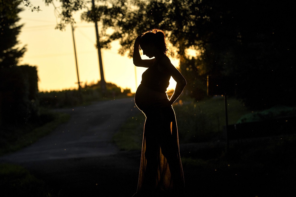 Eran “madres de alquiler”, pero ahora deben criar a los niños