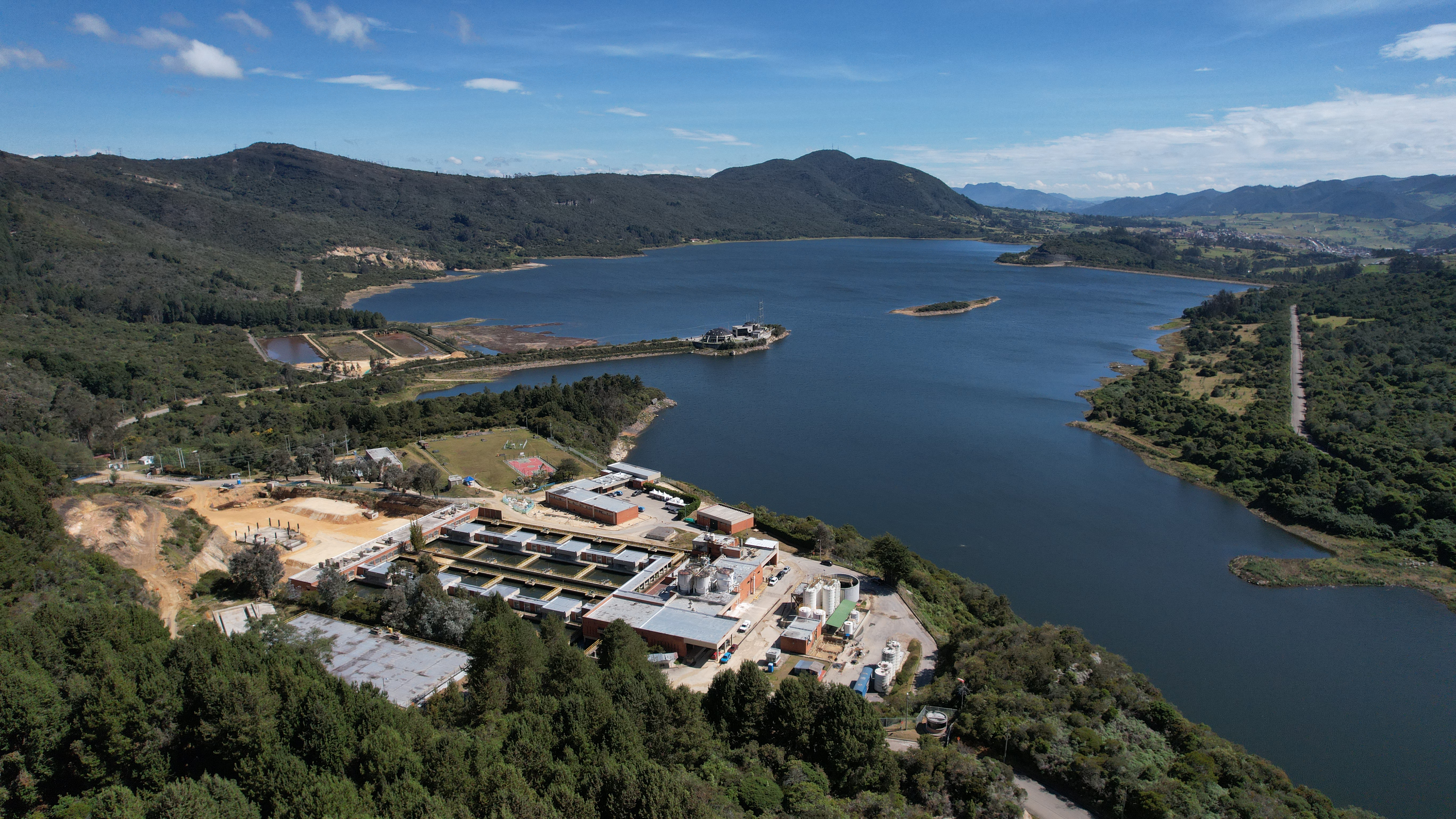 En abril se evaluaría terminar el racionamiento de agua en Bogotá, ¿de qué depende?