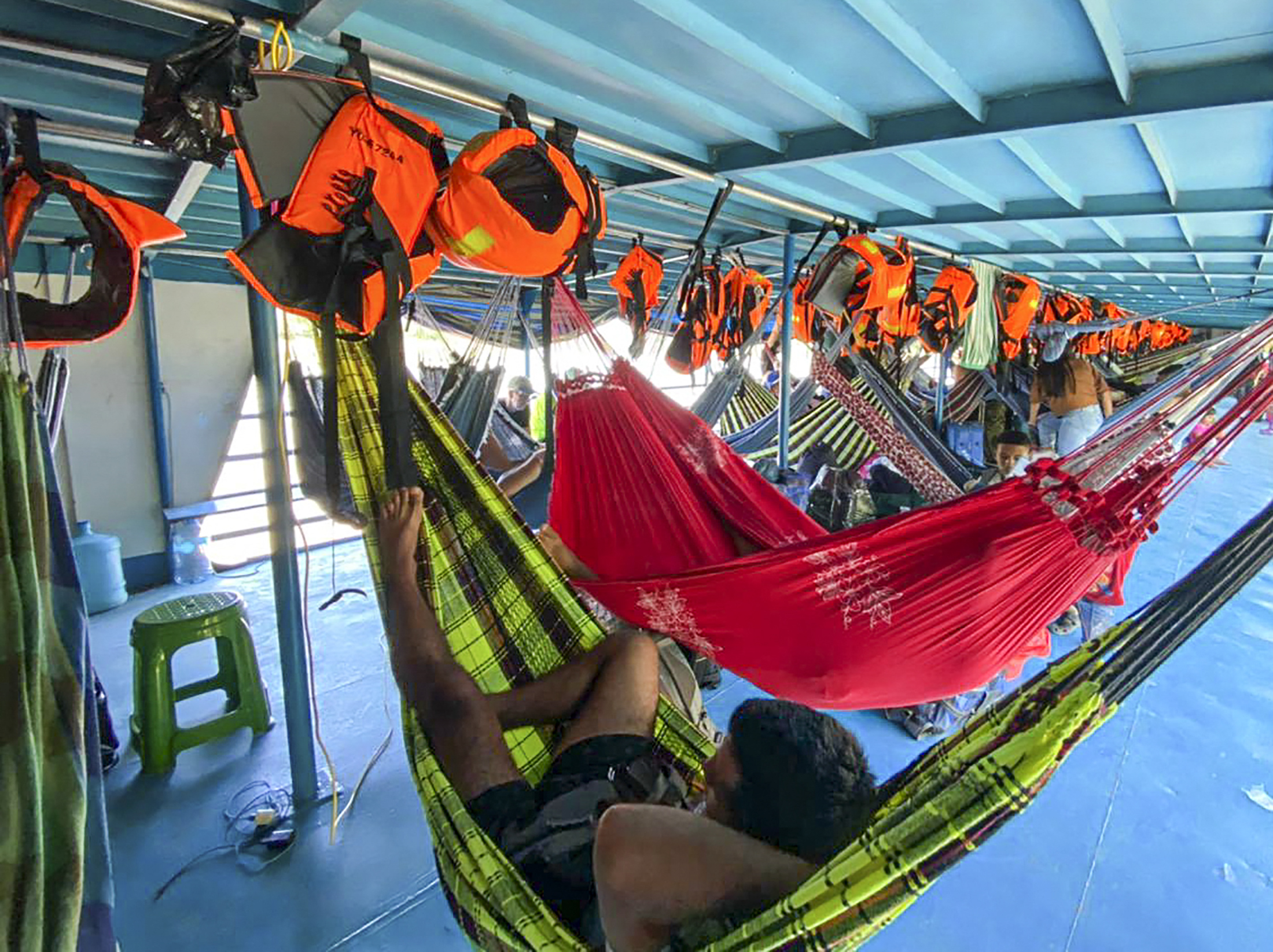 Indígenas liberarían turistas extranjeros retenidos en la Amazonía peruana