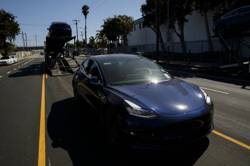 Modelo 3 de Tesla debuta en Europa