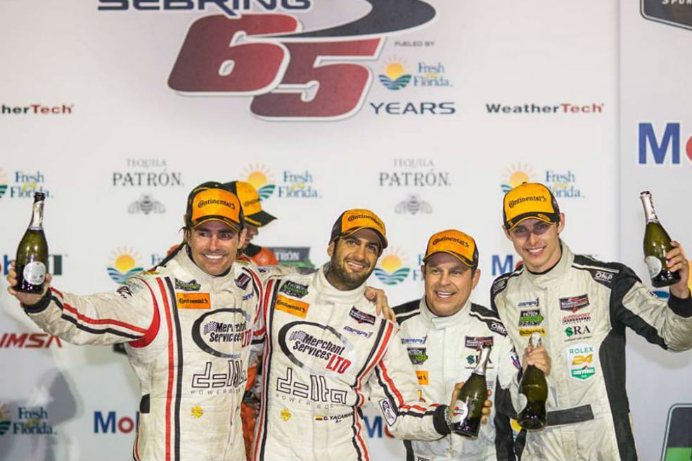 Yacamán y sus compañeros de equipo celebran el podio en Sebring. / Prensa Gustavo Yacamán