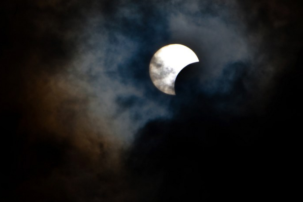 Imágenes del eclipse híbrido desde diferentes lugares alrededor del mundo