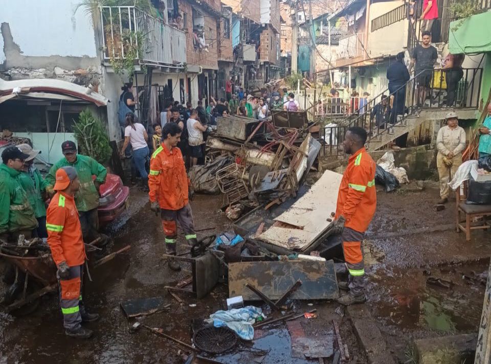 Cierre vial indefinido en Santa Cruz, en Medellín, tras emergencia: vías alternas