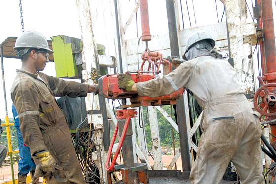 En octubre producción de petróleo en Colombia subió hasta 960 mil barriles diarios