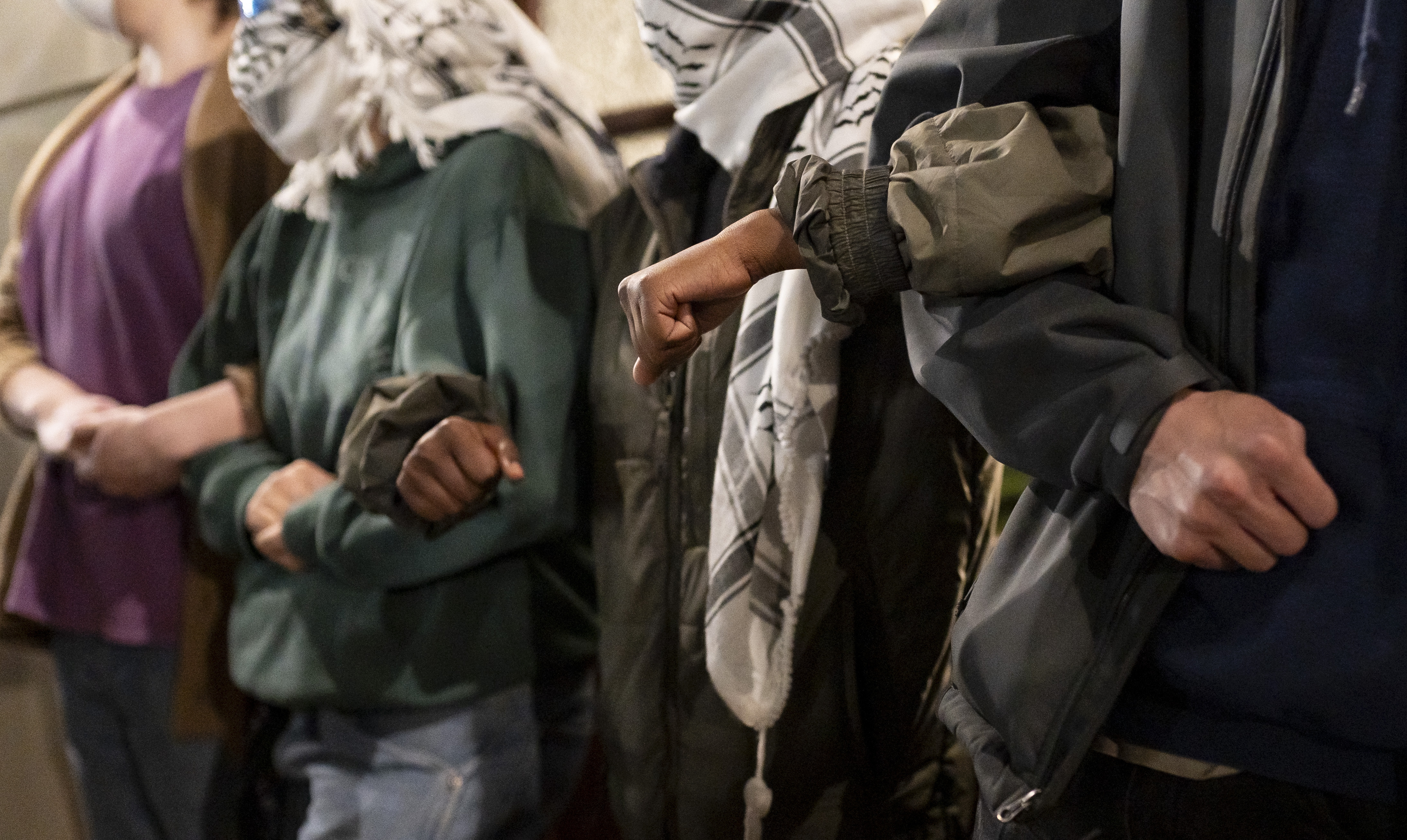 La Policía de Nueva York entra en Columbia y desaloja manifestantes pro-Palestina
