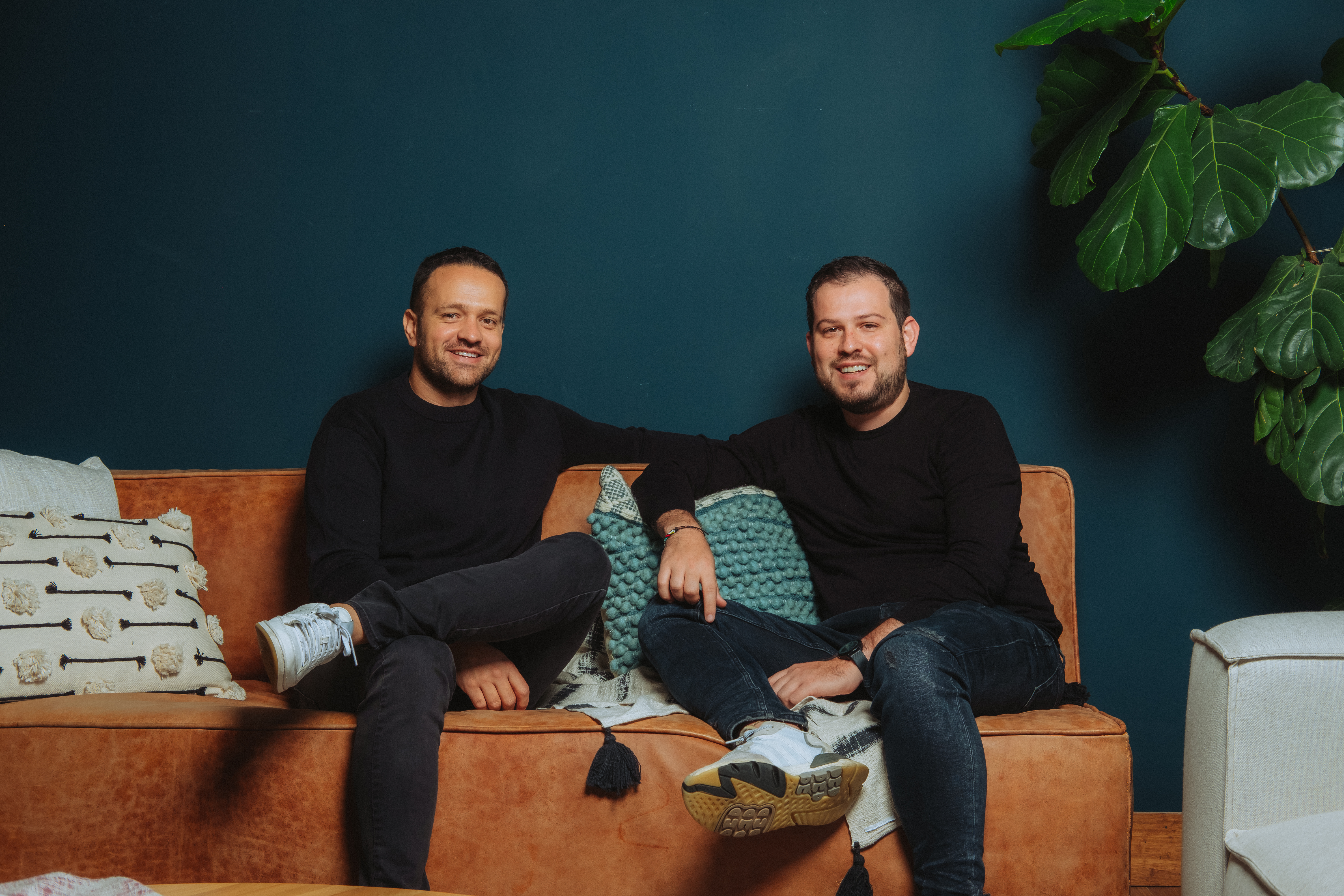 Felipe Restrepo y Camilo Ruíz crearon Vecindario. Hoy los respalda YCombinator.