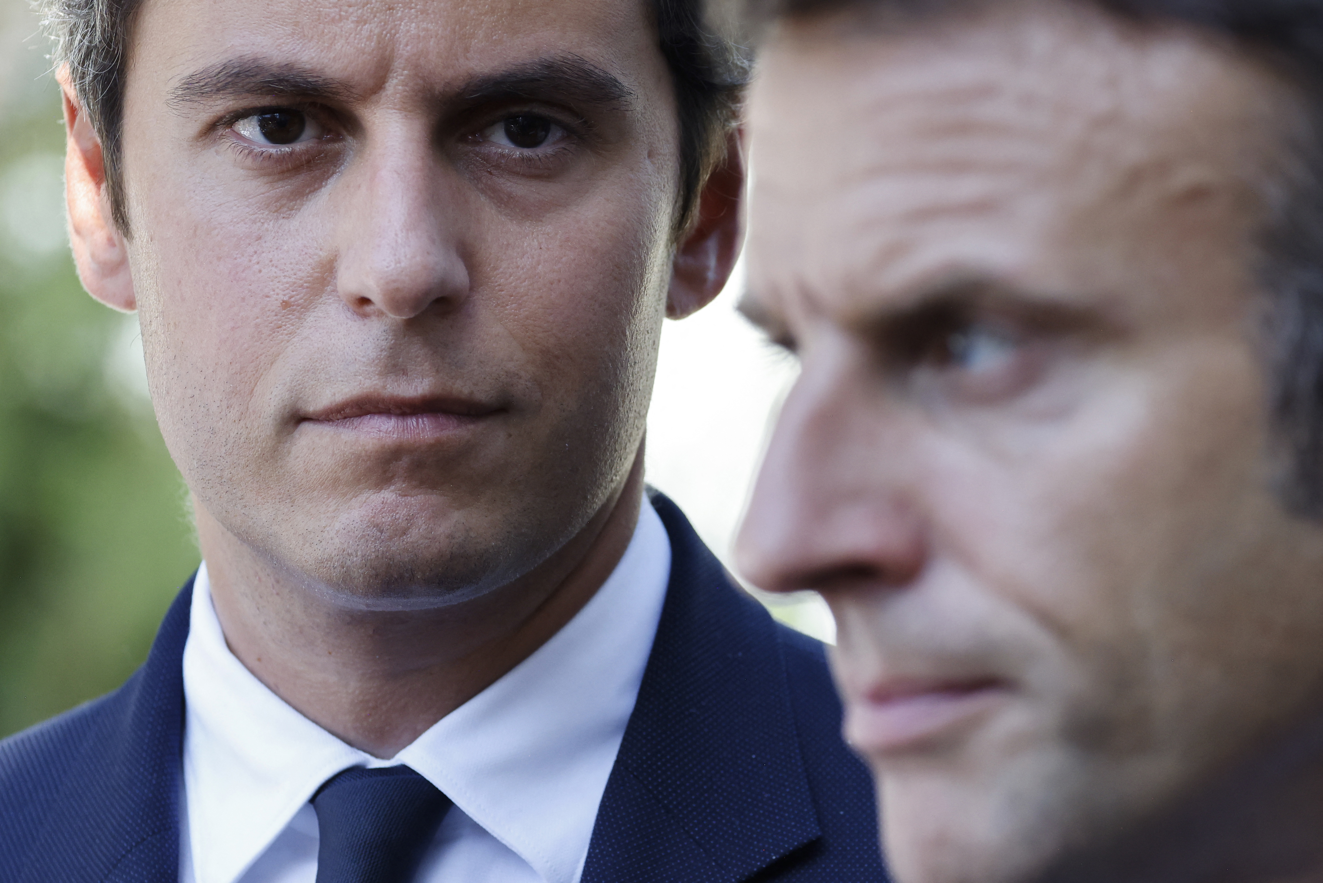 Macron renueva su gobierno nombrando al primer ministro más joven de Francia