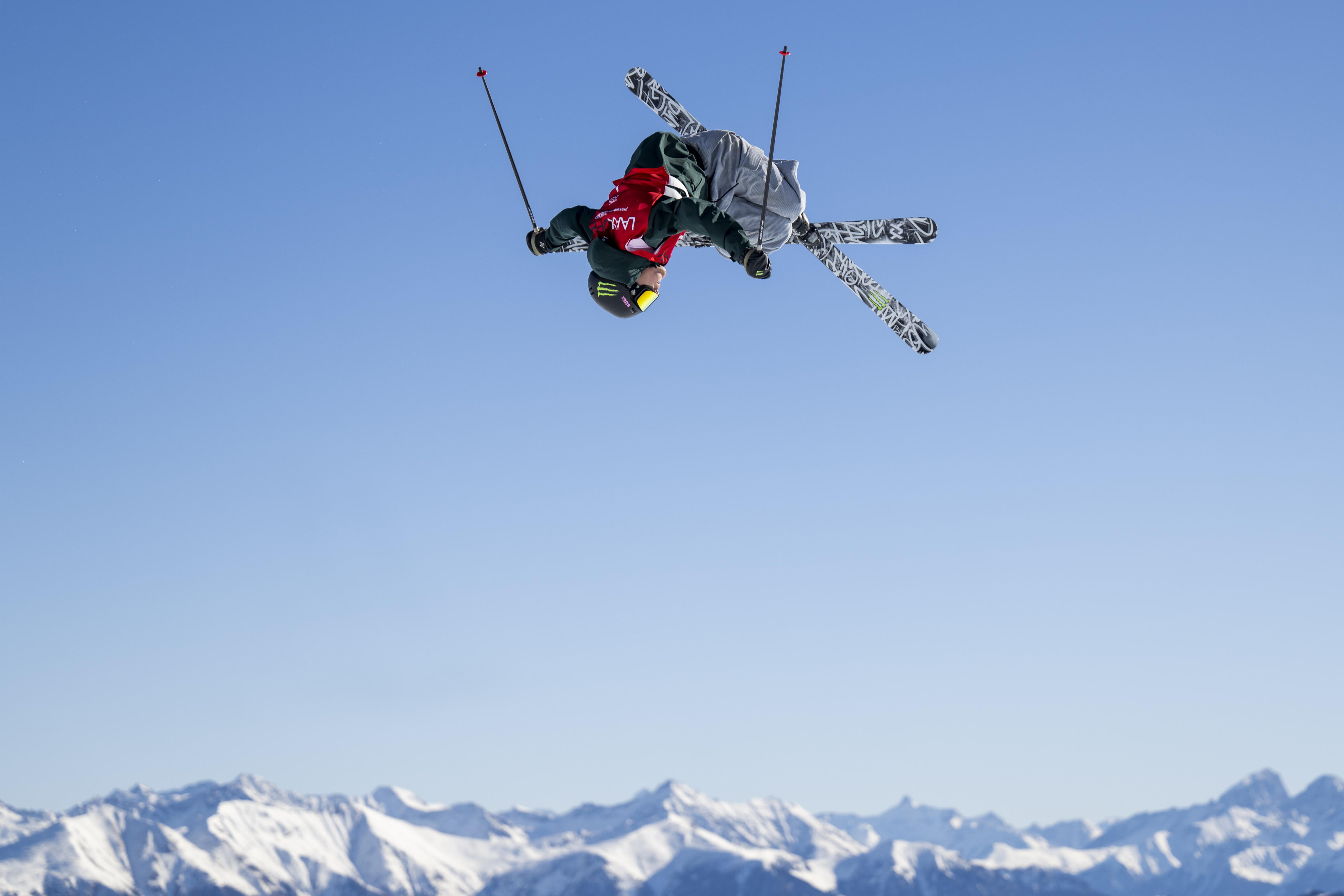 Laax (Switzerland Schweiz Suisse), 17/01/2025.- Sarah Hoefflin of Switzerland in action during the final run of the Freeski Slopestyle World Cup at the Laax Open in Laax, Switzerland, 17 January 2025. (Suiza) EFE/EPA/GIAN EHRENZELLER