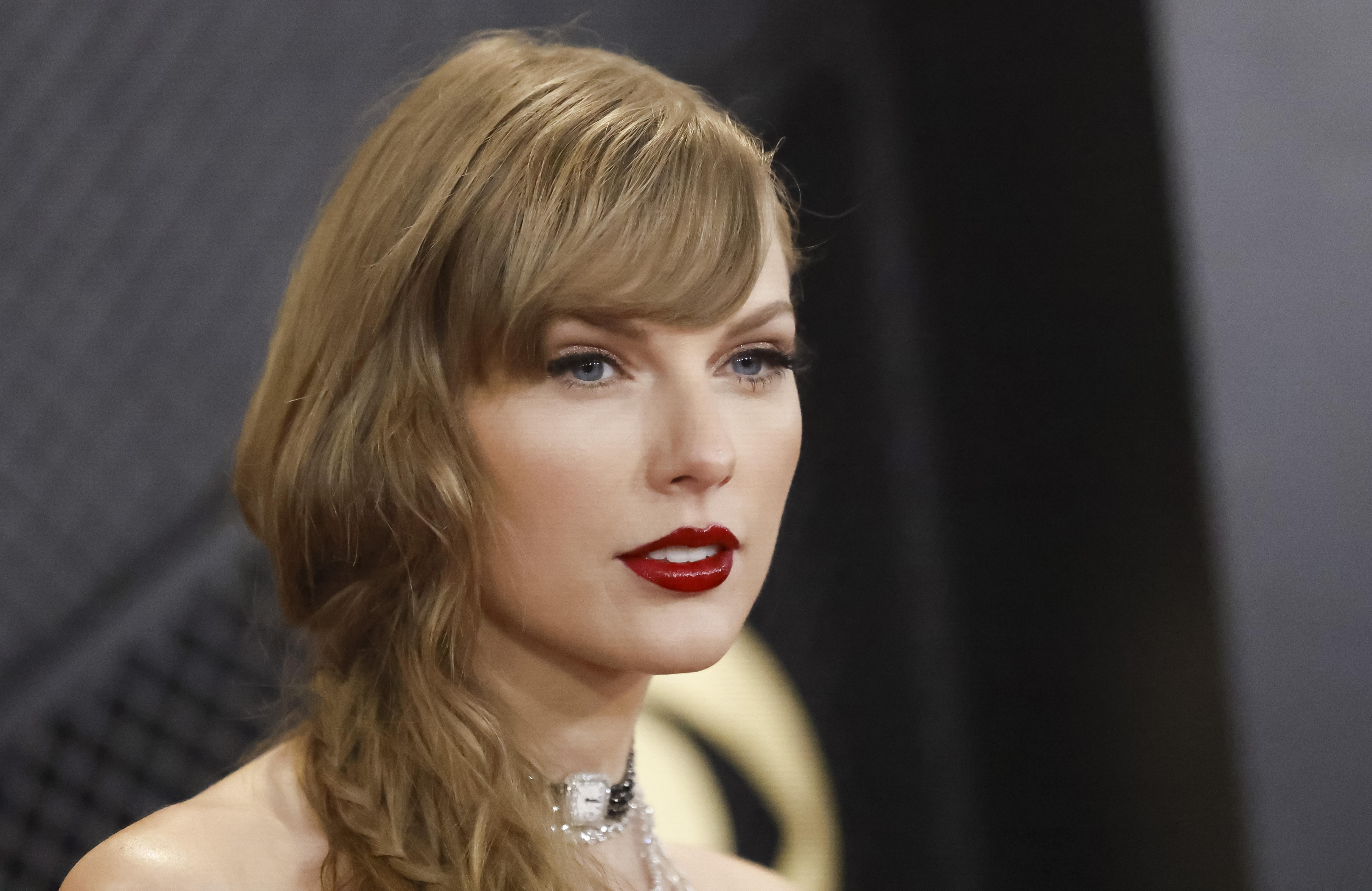 Taylor Swift gana el Grammy al Álbum del año y marca récord en la categoría