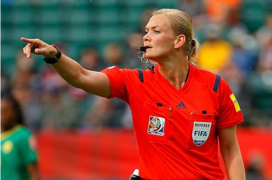 Bibiana Steinhaus será la primera mujer que arbitrará en la Bundesliga