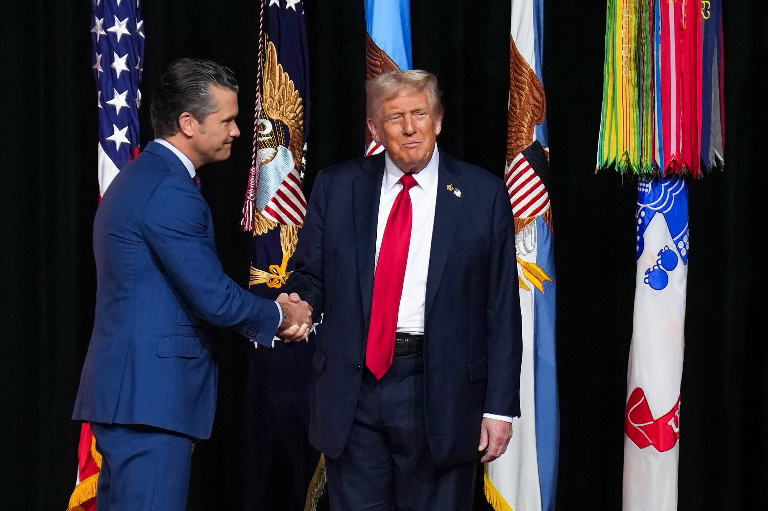 Trump y Hegseth a los militares en EE. UU.: “Invasión desde dentro” y una guerra contra la diversidad