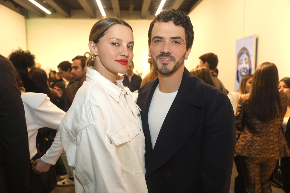 Open studios, Open for business
Trás una década de trabajo en la industria, Andrés Espinosa, uno de los mejores fotógrafos de moda a nivel latam y Álvaro Rodríguez, empresario destacado y su socio, buscan expandir su portafolio de servicios en todas las ramas de la creación de contenido fotográfico y audiovisual a sus clientes a través de Open Studios.
Con motivo de su lanzamiento, Open Studios enlista 10 de las mujeres más emblemáticas de Colombia y las re-introduce a través de los ojos, creatividad y manos de sus talentos mediante una exhibición de retratos en la nueva sede de la galería LGM en el corazón del Bogotá art district, un aliado que se suma a la causa con más de 25 años representando artistas modernos y contemporáneos.