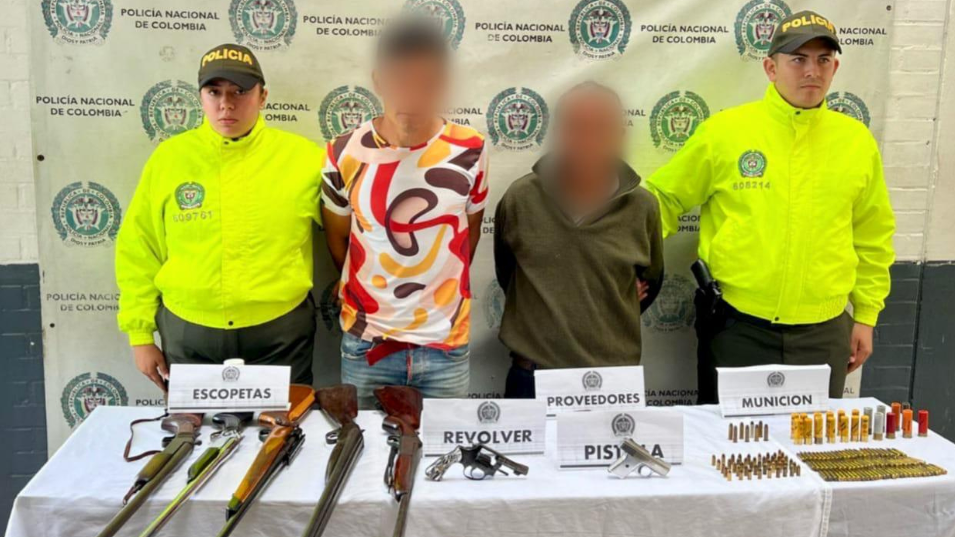 Escopetas y munición de guerra encontró Policía en vivienda de dos traficantes