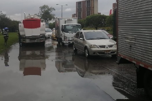Movilidad hoy: por empozamientos, hay tráfico lento en la calle 13 con carrera 69