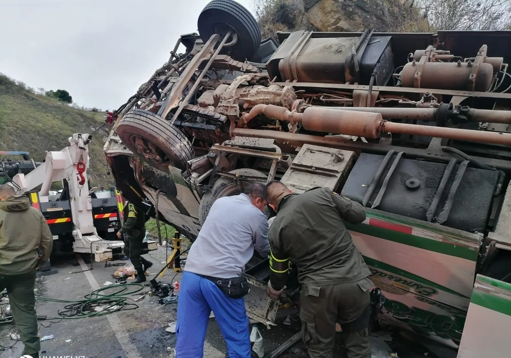 Grave accidente de un bus en la vía Panamericana deja, al menos, 20 muertos
