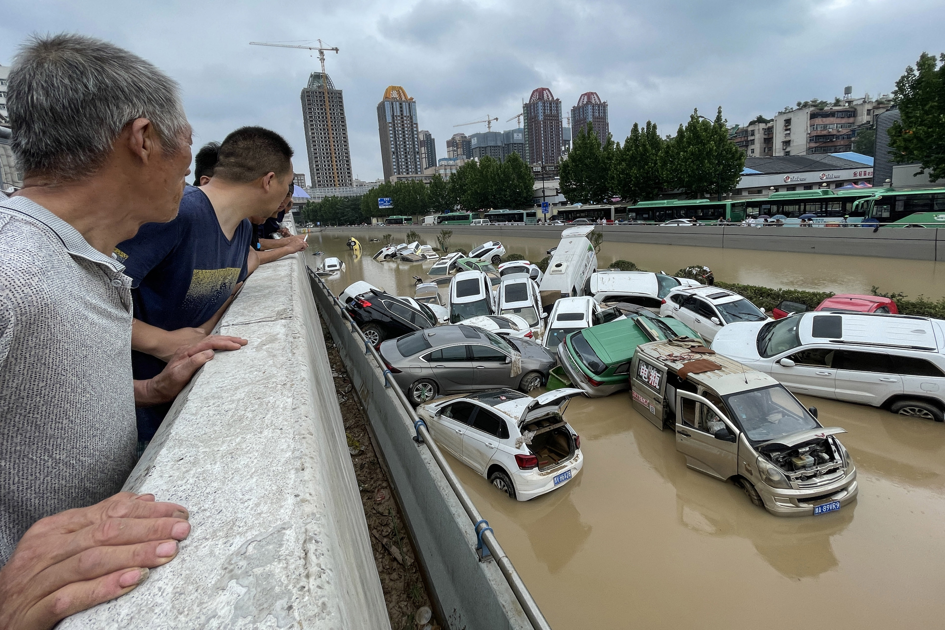 La ONU advierte que en 24 horas ha caído el equivalente de la lluvia de 8 meses en la ciudad Zhengzhou, al centro de China.