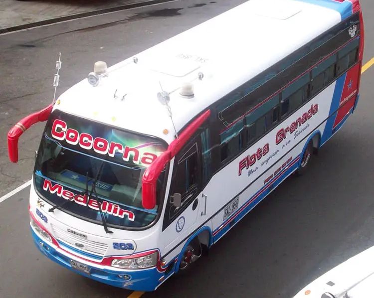 Denuncian atraco masivo a un bus intermunicipal en la autopista Medellín-Bogotá