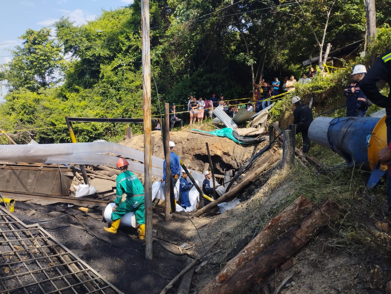 Acumulación de gases impide rescate de los 14 mineros en Norte de Santander