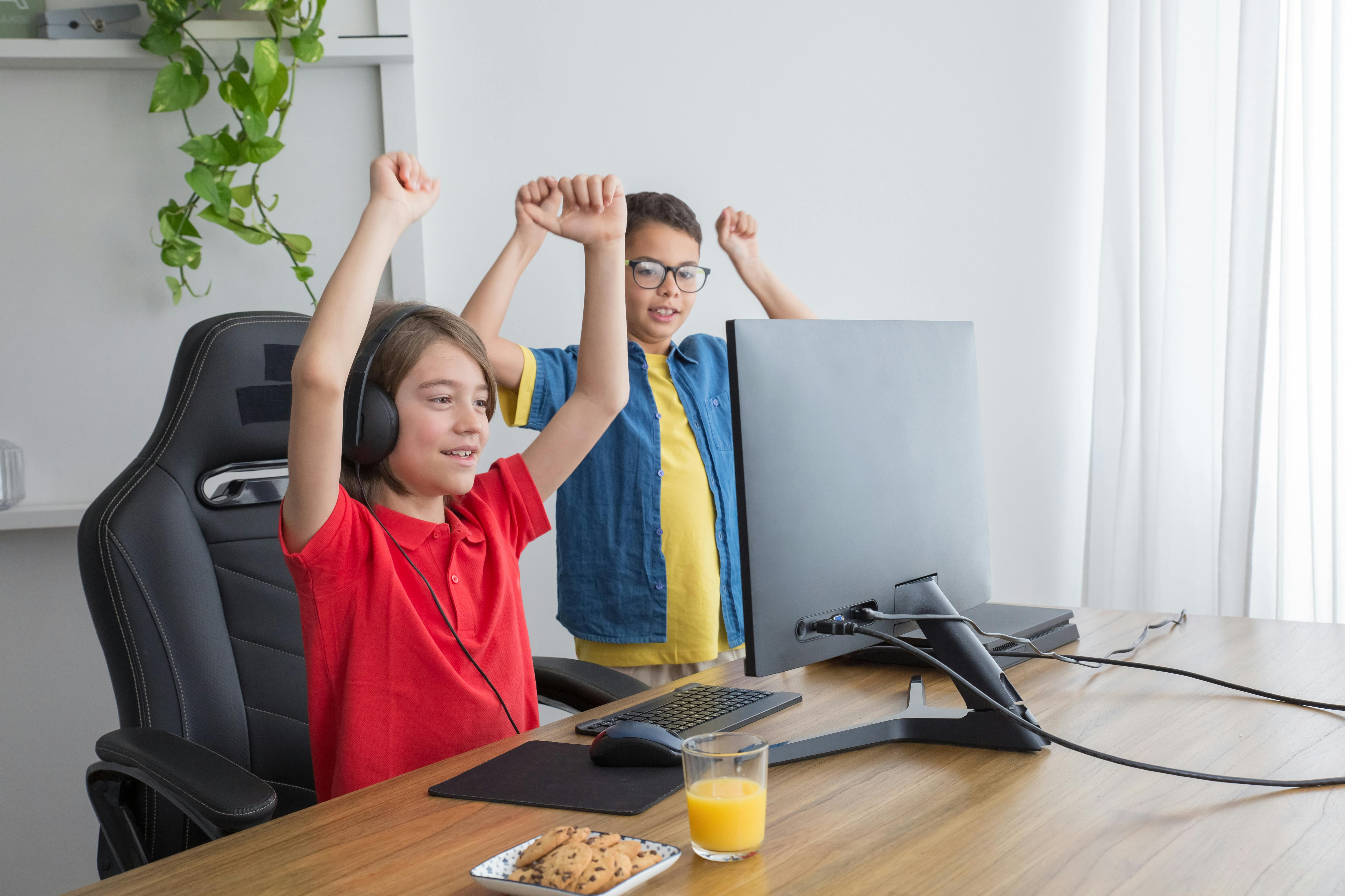 ¿Qué tan peligroso es para los niños y niñas jugar videojuegos en línea?
