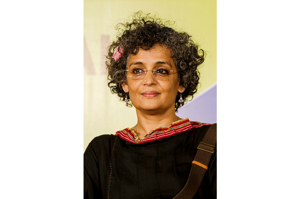 “El reto de este libro fue describir a mi madre sin juzgarla”: Arundhati Roy