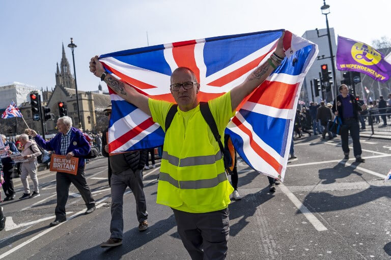 Parlamento británico rechaza por tercera vez acuerdo de May, ¿qué cambia?