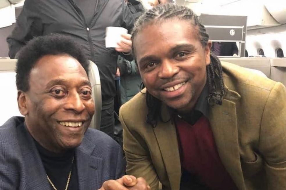 Nwankwo Kanu : una insuficiencia valvular aórtica no pudo acabar con los sueños de uno de los mejores jugadores africanos de la historia. A los 20 años, muchos médicos le dijeron al nigeriano que no podría volver a jugar ni un partido más, pero en 1996 se sometió a una cirugía para corregir su malformación cardiaca. A un año de su intervención volvió a brillar con el Inter de Milán y su retirada oficial fue en 2012.