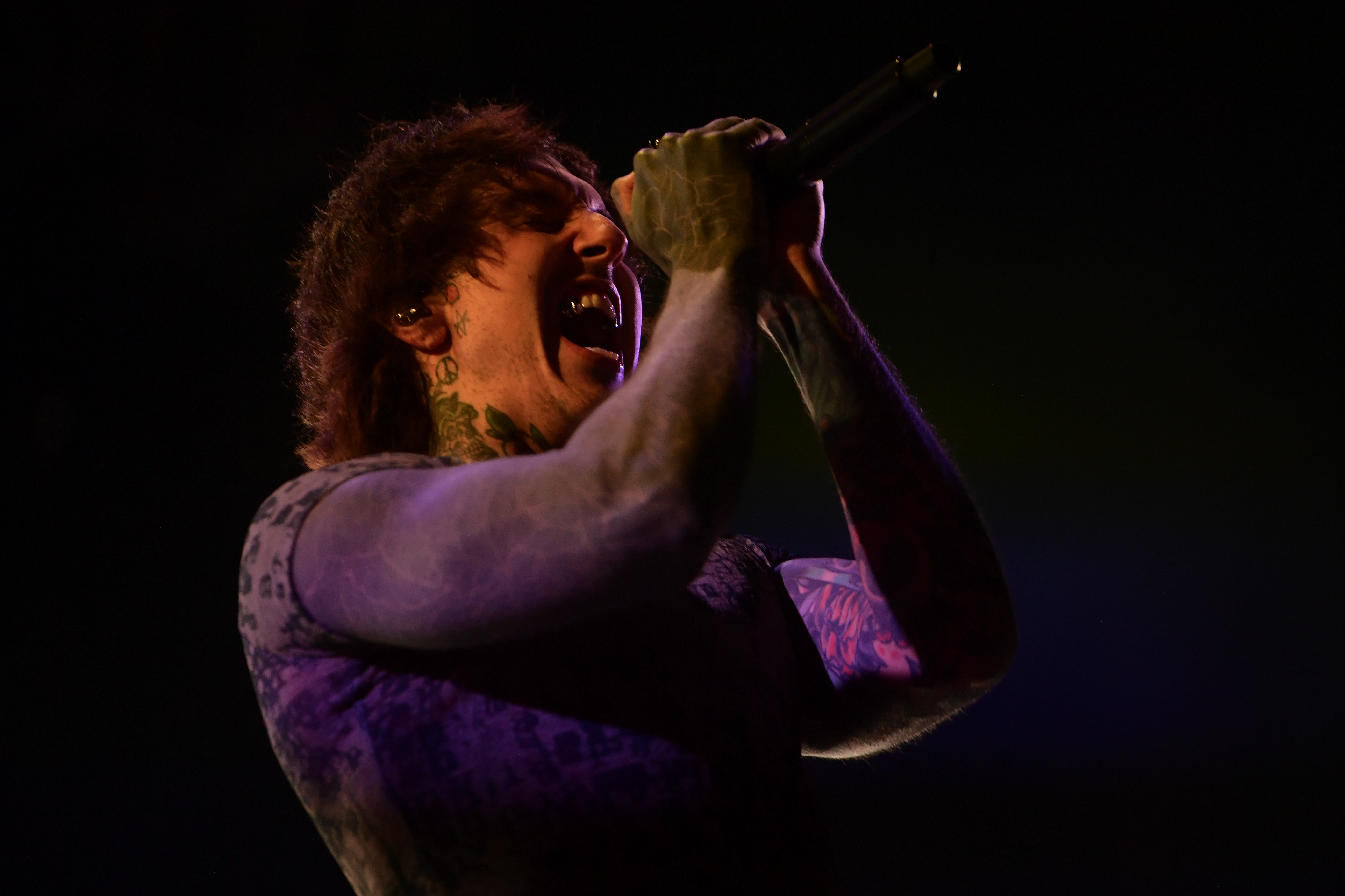 Integrante de Bring Me The Horizon durante su presentación en el Knotfest 2022 Colombia