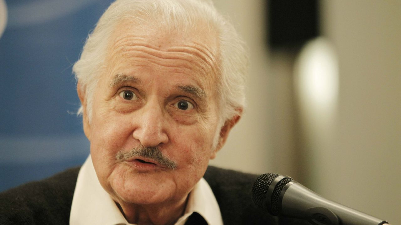 Carlos Fuentes, de niño «globalizado» a intelectual con un intenso compromiso