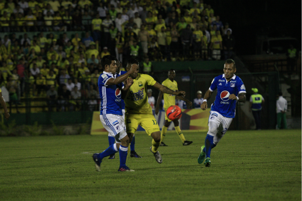 Un penalti salva a Millonarios de irse con las manos vacías ante Bucaramanga