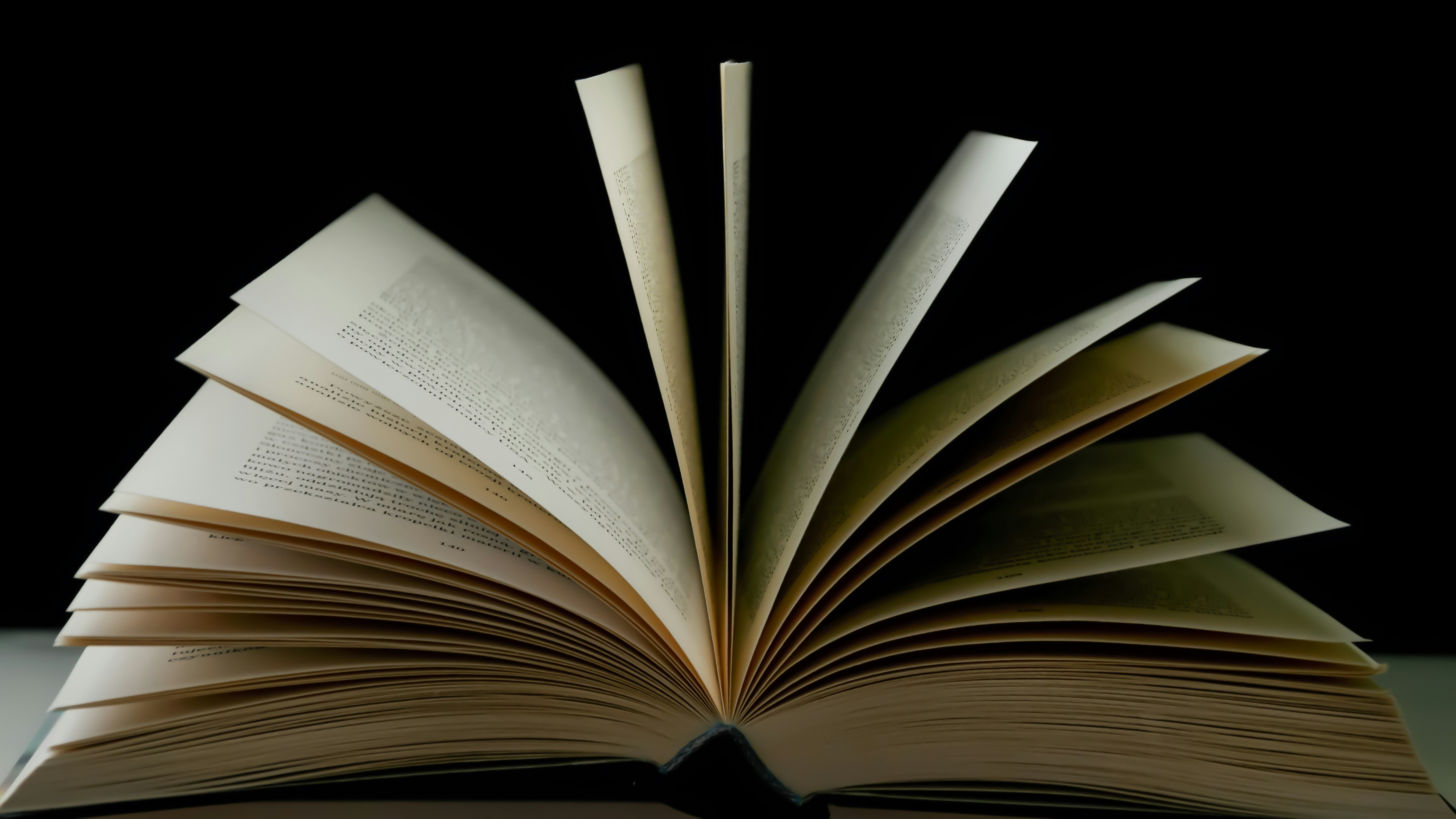 Así se deben limpiar los libros: la forma correcta de hacerlo